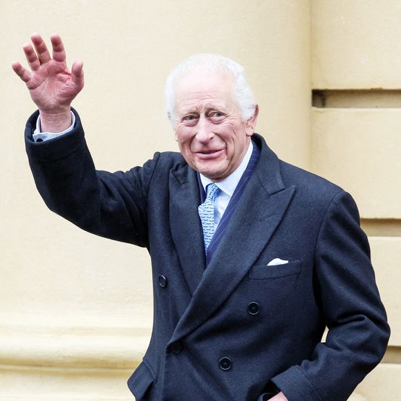 D'ordinaire, après la messe de Sandringham, les Windsor déjeunent au château de Windsor
Charles III à la St Peters' Church à Londres  ©Alpha Press 073074 04/12/2024