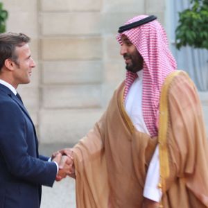 Le président Emmanuel Macron a accueilli le prince héritier saoudien Mohammed ben Salmane, invité pour un dîner de travail au palais de l'Elysée à Paris le 28 juillet 2022. © Tiziano Da Silva/Bestimage