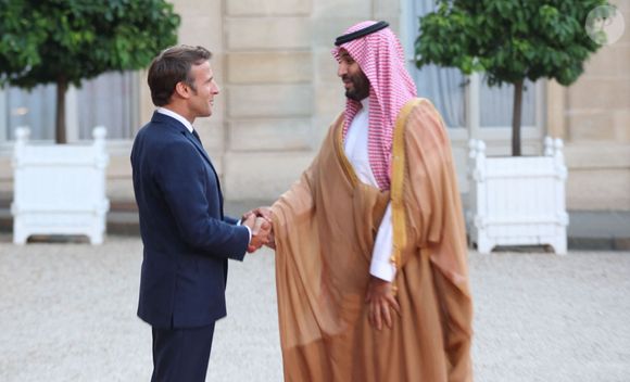 Le président Emmanuel Macron a accueilli le prince héritier saoudien Mohammed ben Salmane, invité pour un dîner de travail au palais de l'Elysée à Paris le 28 juillet 2022. © Tiziano Da Silva/Bestimage