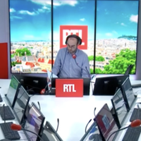 "Ne pas oublier de fermer son micro..." : Un présentateur de RTL se lâche en plein direct en pensant ne plus être à l'antenne
