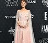 Les producteurs ont confirmé son départ sans dévoiler les raisons précises de cette décision.

Ariana Grande au photocall de la 31ème cérémonie des Critics' Choice Awards au Barker Hanger à Santa Monica le 4 janvier 2025.
Broadimage / Bestimage