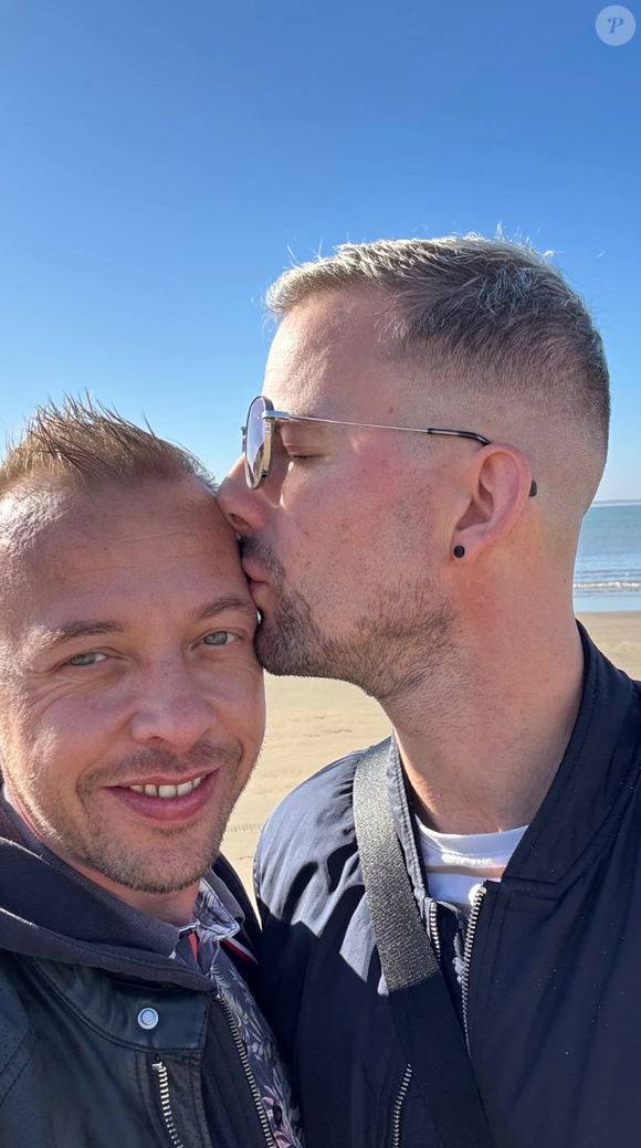 "Vous êtes nombreux à me demander si je suis toujours avec Jérôme. Et bien c'est pour vous informer que je ne suis plus avec Jérôme depuis un peu plus d’un mois."

Yann (L'amour est dans le pré) présente son compagnon Jérome - dimanche 12 octobre 2025 - Instagram