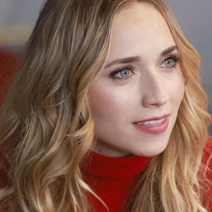 À seulement 27 ans, Chloé Jouannet séduit autant par son talent que par son teint éclatant. 

Chloé Jouannet lors du 27ème Festival International du Film de Comédie de l'Alpe d'Huez, France. © Christophe Aubert via Bestimage