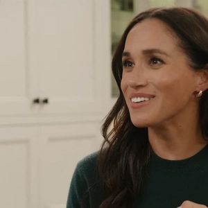 Les internautes remarquent que la petite fille a bien grandi.

Meghan Markle donne officiellement le coup d'envoi des vacances. Netflix a dévoilé la première bande-annonce de With Love, Meghan : Holiday Celebration, l'émission spéciale de la duchesse de Sussex qui sera diffusée sur le géant du streaming. Netflix / Backgrid UK / Bestimage