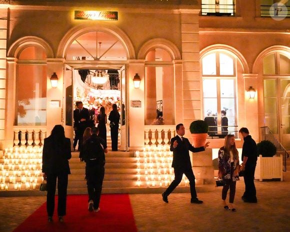 Ce jeudi 2 octobre, c'était la soirée d'inauguration de la nouvelle résidence de la maison Roger Vivier.

La résidence de la maison Roger Vivier à Paris lors de la fashion Week, le 2 octobre 2025.

Photo : Lucia Sabatelli / Bestimage