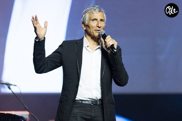 Invité sur le plateau de l’émission "Quelle Époque !" le samedi 6 juin 2026, Nagui est revenu sur son départ inattendu de "La Bande originale", programme "leader incontesté sur sa tranche", comme l’avait rapporté France Inter.

Nagui - Scène du Gala de la Fondation Recherche Alzheimer placée sous le signe de l'émotion et du partage avec un concert unique sur le thème "2 générations chantent pour la 3ème" à l'Olympia à Paris le 17 mars 2025. © Olivier Borde - Bertrand Rindoff/Bestimage