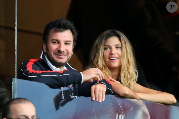 Michael Youn et Isabelle Funaro - People a la 35eme journee du championnat de France de football, au Parc des Princes, entre le PSG et Valenciennes (1-1) a Paris le 5 mai 2013. (JACOVIDES-MOREAU / BESTIMAGE).