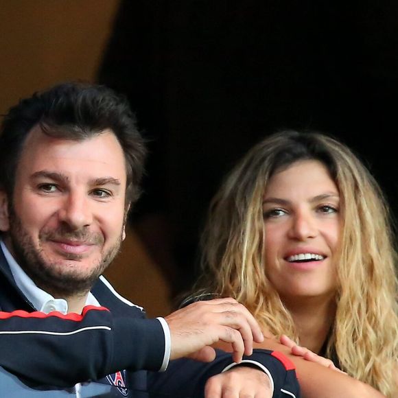 Michael Youn et Isabelle Funaro - People a la 35eme journee du championnat de France de football, au Parc des Princes, entre le PSG et Valenciennes (1-1) a Paris le 5 mai 2013. (JACOVIDES-MOREAU / BESTIMAGE).