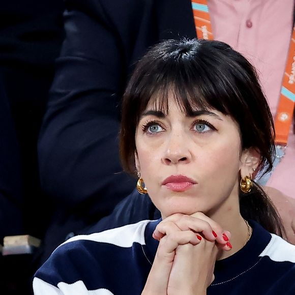 La chanteuse s'est d'ailleurs montrée assez critique envers ceux qui ne faisaient pas l'effort de se libérer pour participer à cet évènement

Nolwenn Leroy - Célébrités dans les tribunes des Internationaux de France de tennis de Roland Garros 2024 à Paris le 27 mai 2024. © Moreau-Jacovides/Bestimage