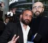 Il ne veut plus se laisser insulter sans réagir
Exclusif - Cyril Hanouna se fait remettre son bagde de collaborateur du Groupe M6 par un des responsables de la sécurité - Les chroniqueurs et les invités quittent la dernière émission "Touche pas à mon poste" (TPMP) en bus pour se rendre devant le siège du groupe M6 à Neuilly-sur-Seine le 27 février 2025. © Jack Tribeca/Bestimage
