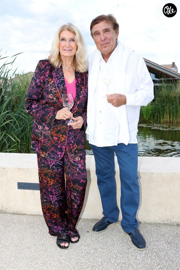 Exclusif - Jean-Pierre Foucault et sa femme Evelyne au Château Duhart-Milon à Pauillac en Gironde, le 11 juillet 2024. - Festival International du Film en Médoc " Les Vendanges du 7ème Art" à Pauillac. © Jean-Marc Lhomer/Bestimage