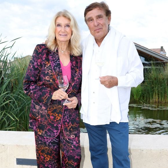 Exclusif - Jean-Pierre Foucault et sa femme Evelyne au Château Duhart-Milon à Pauillac en Gironde, le 11 juillet 2024. - Festival International du Film en Médoc " Les Vendanges du 7ème Art" à Pauillac. © Jean-Marc Lhomer/Bestimage