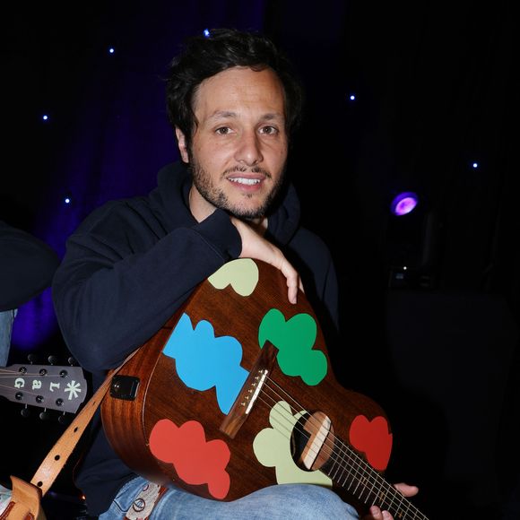 Vianney inaugure sa statue de cire au musée Grévin à Paris le 27 mai 2025. © Denis Guignebourg / Bestimage