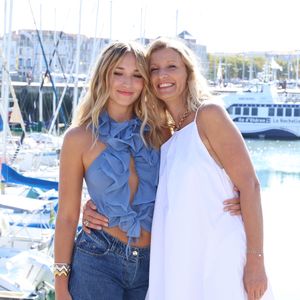Chloé Jouannet et Alexandra Lamy lors du photocall de la série "Killer Coaster" lors de la 25ème édition du Festival de la fiction de la Rochelle, France, le 13 septembre 2023. © Denis Guignebourg/BestImage