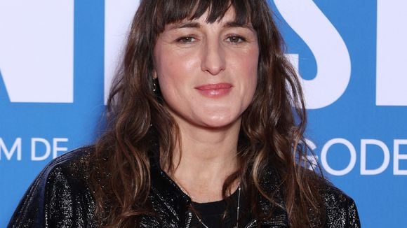 Maman pour la deuxième fois, Juliette Armanet réapparaît quelques semaines seulement après son accouchement