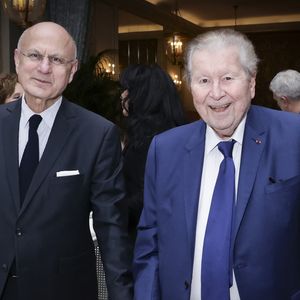 Les Salons du Cercle de l’Union Interalliée affichaient salle comble.

Dîner de La Revue des Deux Mondes au Cercle de l’Union Interalliée dont l’invité d’honneur était Gabriel Attal à Paris le 20 janvier 2025. Lundi 20 janvier - Marc Ladreit de Lacharrière recevait Gabriel Attal pour le premier dîner du Cercle de la Revue des Deux Mondes de l'année 
 
Les salons du Cercle Interallié ont fait salle comble ce lundi, réunissant de nombreuses personnalités du monde des affaires, de la culture ou encore de la diplomatie, venues écouter l'ancien Premier ministre.
 
Etaient notamment présents à cette soirée prestigieuse, le Chancelier de l’Institut de France Xavier Darcos, l’ancien préfet Pierre de Bousquet de Florian et les principaux ambassadeurs d’Europe, dont l’ambassadrice de Grande-Bretagne Menna Rawlings.
 
Le cinéma était notamment très bien représenté par les réalisateurs Jean-Jacques Annaud, Yamina Benguigui et Vincent Duquesne. Du côté des affaires, on a pu y voir Laurent Dassault, Philippe Benacin, Augustin de Romanet et Philippe Palazzi.
 
Quant au monde de la culture, celui-ci comptait de nombreux représentants de qualité, avec Christophe Leribault, Emmanuel Kasarhérou, Adrien Goetz, Eléonore de Lacharrière, Pierre Sellal, Frédéric Jousset, Francine Mariani-Ducray ou encore Nathalie Obadia.
 
Une soirée exceptionnelle pour une rentrée réussie et riche de débats ! © Jack tribeca/Bestimage