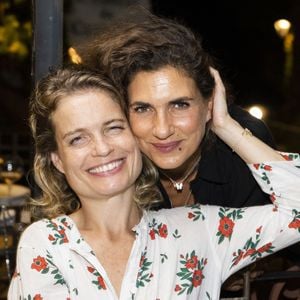 Emmanuelle Galabru, Sarah Biasini à la représentation de la pièce "Un visiteur inattendu" lors du festival de Ramatuelle au théâtre de Verdure © Cyril Bruneau / Festival de Ramatuelle / Bestimage