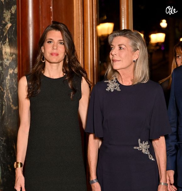 Leurs prises de parole croisées ont mis en lumière une ressemblance physique frappante.

Charlotte Casiraghi et la princesse Caroline de Hanovre lors de la cérémonie de proclamation de l'édition 2026 des Prix de la Fondation Prince Pierre à l'opéra Garnier à Monaco le 13 octobre 2026. 

© Bruno Bebert / Bestimage