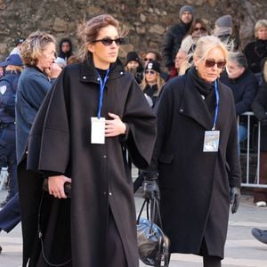 Théa Charrier (fille de Nicolas-Jacques Charrier, petite fille de Brigitte Bardot) , Anne-Line Bjerkan (femme de Nicolas-Jacques Charrier) - Arrivées aux obsèques de Brigitte Bardot en l'église Paroissiale Notre-Dame-de-l'Assomption de Saint-Tropez, France, le 7 janvier 2026. © Jacovides-Moreau/Bestimage