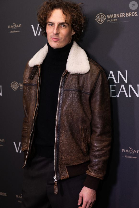 Paul de Saint Sernin à la première du film "Jean Valjean" au cinéma Publicis à Paris le 17 novembre 2025.
© Julien Sarkissian / Bestimage