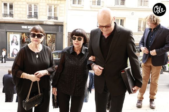 Exclusif - Monique Mathieu, Mireille Mathieu et Hervé Marc (manager et le fidèle collaborateur de la chanteuse) lors de la cérémonie religieuse pour Olivier Echaudemaison en l'église Saint-Roch à Paris, France, le 7 septembre 2026. © Christophe Aubert/Bestimage