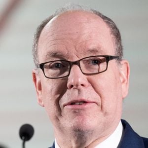 Le Prince Albert II de Monaco s'exprime lors de la cérémonie officielle organisée dans la salle omnisports Rainier III en présence des autorités locales et des habitants, lors de la visite dans les Côtes-d'Armor le 9 avril 2025 à Matignon, Bretagne, France. Photo by David NIVIERE/ABACAPRESS.COM