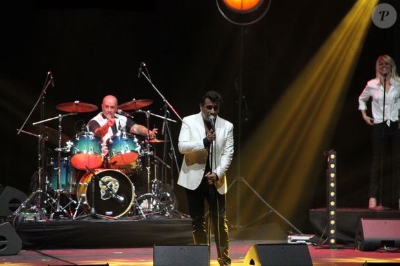 Pendant ces années, Bébert a continué à monter sur scène sans révéler sa maladie. Son ami Chelmi (Michel Papain) a révélé qu’il souffrait énormément en coulisses.

Michel Papain et Bébert des Forbans (Albert Kassabi) en concert à l'Olympia pour leur 40 ans, à Paris, France, le 3 octobre 20158.

© Philippe Baldini/Bestimage