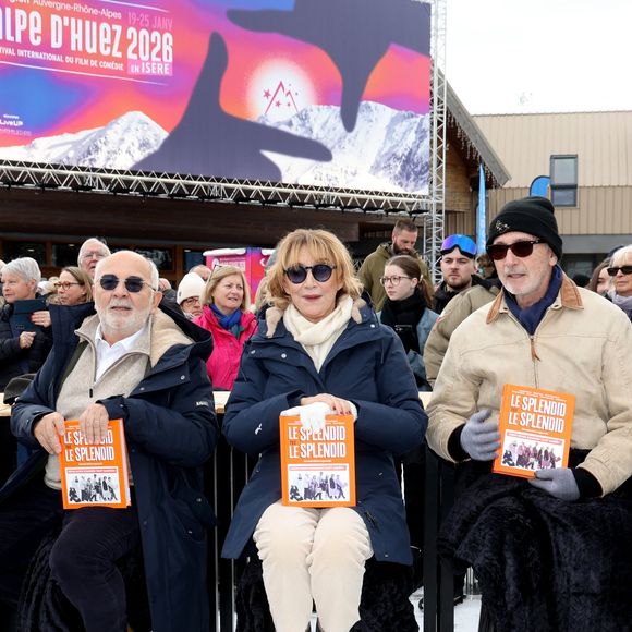 Gérard Jugnot, Marie-Anne Chazel et Thierry Lhermitte - Séance de dédicaces du livre "Le Splendid par le Splendid" à l'occasion du 29ème Festival International du Film de Comédie de l'Alpe d'Huez le 23 Janvier 2026. © Dominique Jacovides/Bestimage