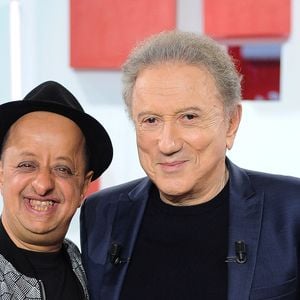 Exclusif - Booder et Michel Drucker - Enregistrement de l'émission Vivement dimanche au studio Rive gauche , presentée par Michel Drucker . Diffusion sur France 3 le 30 novembre 2025. © Guillaume Gaffiot / Bestimage