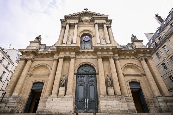 Il était reconnu pour sa bienveillance, son humour discret et son attention constante aux artistes qu’il accueillait comme des partenaires et des amis.

Obsèques de Jacques Bertin en l'église Saint-Roch à Paris le 28 juillet 2025. © Pierre Perusseau/Bestimage