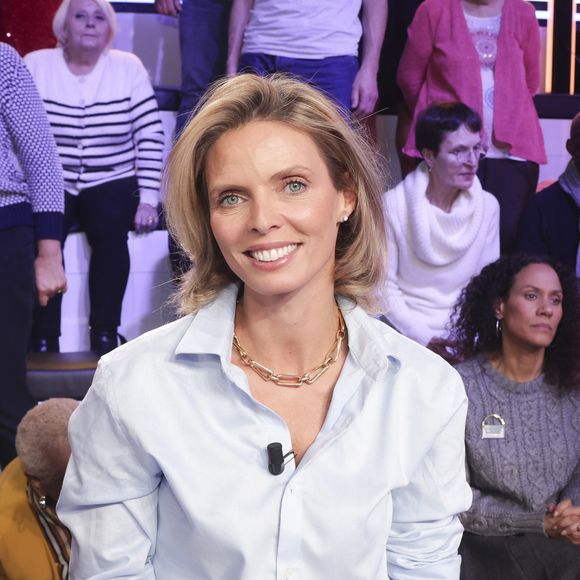 L'ancienne patronne des Miss a aussi dévoilé une photo de son fils en train de souffler les bougie sur son gâteau d'anniversaire

Exclusif - Sylvie Tellier sur le plateau de l’enregistrement de l’émission « Face à Hanouna » présentée par C.Hanouna et diffusée sur C8 le 16 novembre 2024, à Paris, France, le 14 novembre 2024. © Jack Tribeca/Bestimage