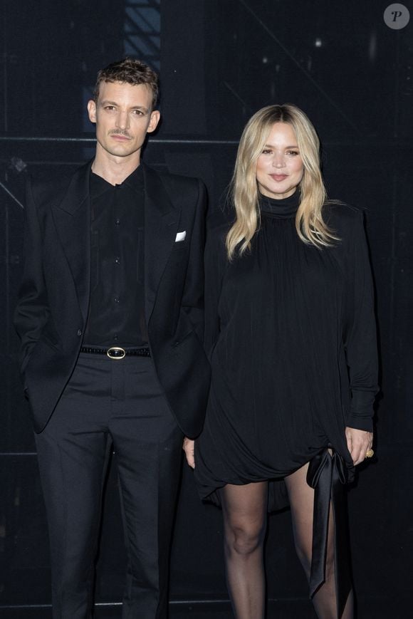 Niels Schneider et sa compagne Virginie Efira - Photocall du défilé Saint Laurent Womenswear Printemps/été 2024 dans le cadre de la Fashion week de Paris le 26 septembre 2023 à Paris. © Olivier Borde/Bestimage