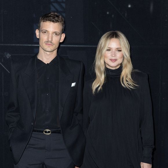 Niels Schneider et sa compagne Virginie Efira - Photocall du défilé Saint Laurent Womenswear Printemps/été 2024 dans le cadre de la Fashion week de Paris le 26 septembre 2023 à Paris. © Olivier Borde/Bestimage