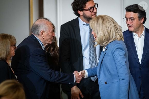 Claude Pierre-Bloch, vice-président de la LICRA avec Brigitte Macron, lors de la remise du prix Jean Pierre-Bloch de  la LICRA, à l Elysée, le 2 avril 2025.  © Eric Tschaen / pool / Bestimage