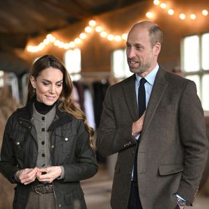 Le prince William, prince de Galles, et Catherine (Kate) Middleton, princesse de Galles, visitent une ferme familiale à Mallon Linen, près de Cookstown (Irlande), le 14 octobre 2025. @bestimage