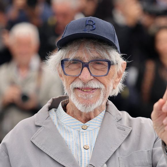 Sera-t-il apte à assurer les représentations ?

Pierre Richard au photocall du film "L'Homme Qui A Vu L'Ours Qui A Vu L'Homme" lors du 78ème Festival International du Film de Cannes, au Palais des Festivals à Cannes, France, le 22 mai 2025. © Jacovides-Moreau/Bestimage