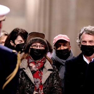 Catherine Frot, François Cluzet, Pascal Légitimus, et le Président de la République Emmanuel Macron - Le cénotaphe de la danseuse et chanteuse française d'origine américaine qui a combattu pour la Résistance française et contre le racisme, Joséphine Baker (1906-1975) entre au Panthéon par la Grande Porte de Paris, France, le 30 novembre 2021. L'icône sera la sixième femme sur 80 personnalités illustres à recevoir l'honneur d'être accueillie au Panthéon. 
© Dominique Jacovides / Bestimage