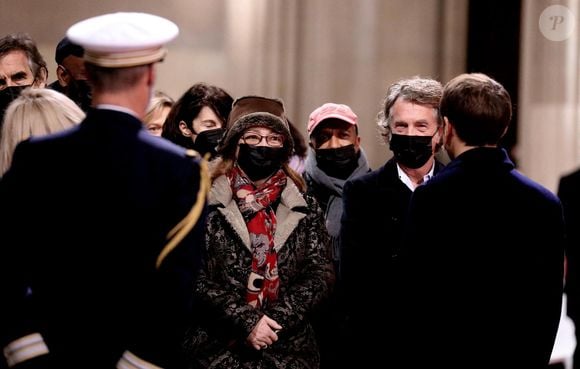 Catherine Frot, François Cluzet, Pascal Légitimus, et le Président de la République Emmanuel Macron - Le cénotaphe de la danseuse et chanteuse française d'origine américaine qui a combattu pour la Résistance française et contre le racisme, Joséphine Baker (1906-1975) entre au Panthéon par la Grande Porte de Paris, France, le 30 novembre 2021. L'icône sera la sixième femme sur 80 personnalités illustres à recevoir l'honneur d'être accueillie au Panthéon. 
© Dominique Jacovides / Bestimage