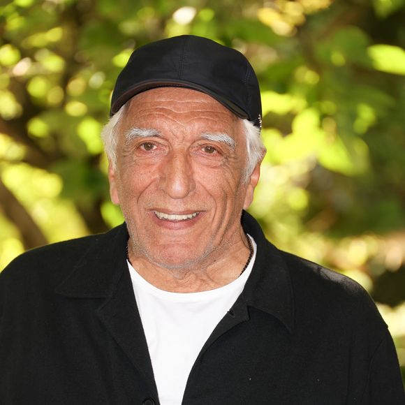 "L'emphysème, c'est pas terrible. C'est sérieux mais ce n'est pas grave. Tu le stoppes qu'en arrêtant de fumer, qu'en faisant un peu de sport", expliquait-il. 

Gérard Darmon pour le film "À l'ancienne" lors de la 17ème édition du festival du film francophone (FFA) de Angoulême le 28 août 2024. © Coadic Guirec / Bestimage