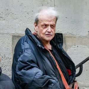 Les personnalités ont fait le déplacement pour dire adieu à Catherine Laborde

Guy Carlier - Arrivées aux obsèques de C.Laborde en l’église Saint-Roch à Paris. Décédée à l'âge de 73 ans, l'ancienne présentatrice météo de TF1 était atteinte de la maladie neurodégénérative à corps de Lewy. 
© Jacovides - Moreau / Bestimage