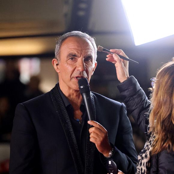 Nikos Aliagas au photocall de la 27ème édition des NRJ Music Awards au palais des Festivals de Cannes, France, le 31 octobre 2025. © Dominique Jacovides/Bestimage