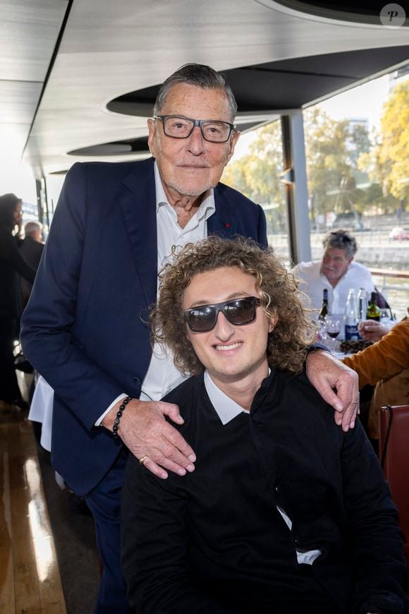 Exclusif - Jean-Claude Camus et son petit-fils Joalukas Noah - Anniversaire pour ses 85 ans  de Jean-Claude Camus avec ses proches et sa famille sur la péniche "Bel Ami" à Paris. Le 29 octobre 2023
© Cyril Moreau / Bestimage