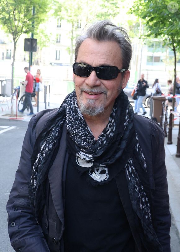 Florent Pagny quitte les studios RTL à Neuilly-sur-Seine le 2 Mai 2025. © Denis Guignebourg/BestImage