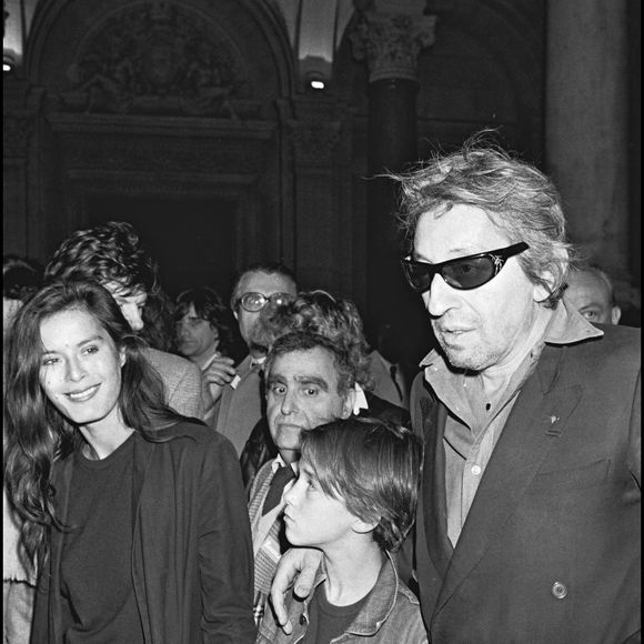 "Ah, Charlotte, je l’ai connue quand elle avait neuf ans. J’en avais douze de plus. C’était ma petite sœur"

Charlotte, Serge Gainsbourg et Bambou à la Nuit de la chanson
AGENCE / BESTIMAGE