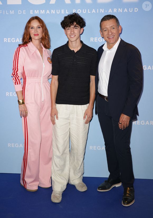 Dany Boon partage l'affiche de "Regarde" avec Audrey Fleurot et Ewan Bourdelles

Audrey Fleurot, Ewan Bourdelles et Dany Boon - Avant-première du film "Regarde" au Cinéma Pathé Wepler à Paris le 8 septembre 2025. © Coadic Guirec/Bestimage