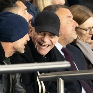 Gaëtan Roussel - Célébrités dans les tribunes lors du match retour de la Ligue Des Champions 2024-2025 (LDC) "PSG - Arsenal" (2-1) au Parc des Princes à Paris le 7 mai 2025. © Cyril Moreau/Bestimage