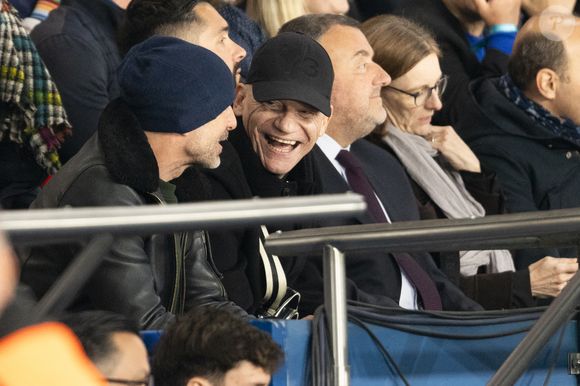 Gaëtan Roussel - Célébrités dans les tribunes lors du match retour de la Ligue Des Champions 2024-2025 (LDC) "PSG - Arsenal" (2-1) au Parc des Princes à Paris le 7 mai 2025. © Cyril Moreau/Bestimage