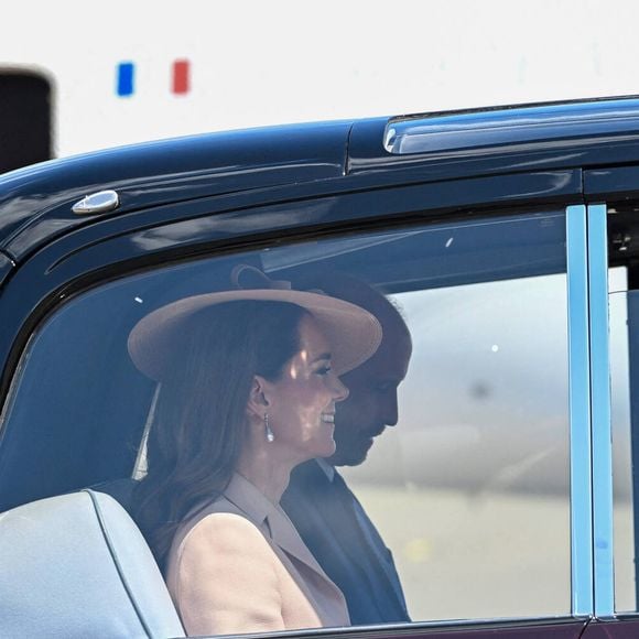 Le prince William, prince de Galles, et Catherine (Kate) Middleton, princesse de Galles, accueillent le couple présidentiel français le président Emmanuel Macron et sa femme la Première Dame Brigitte Macron à l'aéroport Station RAF de Northolt, à Ruislip, Royaume Uni, le 8 juillet 2025. À l'invitation de Leurs Majestés le roi et la reined'Angleterre, le président français et Madame la Première effectueront une visite d'État au Royaume-Uni du 8 au 10 juillet 2025. © Jeanne Accorsini/Pool/Bestimage