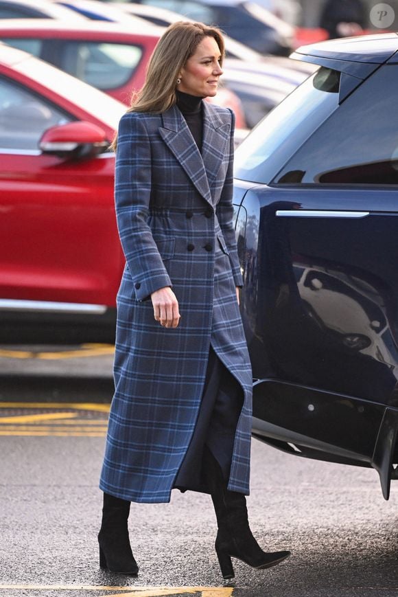 Kate Middleton a attiré l’attention avec un manteau à carreaux rappelant le tartan, clin d’œil à l’Écosse.

Le prince William, prince de Galles, et Catherine (Kate) Middleton, princesse de Galles, arrivent pour visiter l'Académie nationale de curling à Stirling, Royaume Uni, le 20 janvier 2026. Cover Images via ZUMA Press / Bestimage/Bestimage
