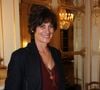 Pour elle, les accessoires sont également essentiels, notamment les chaussures, qu’elle considère comme « la signature qui révèle le plus la personne ».

Inès de La Fressange - Arielle Dombasle est élevée au rang d’Officière de l’ordre des Arts et Lettres au Ministère de la Culture à Paris le 08 Décembre 2025. © Philippe Baldini / Bestimage